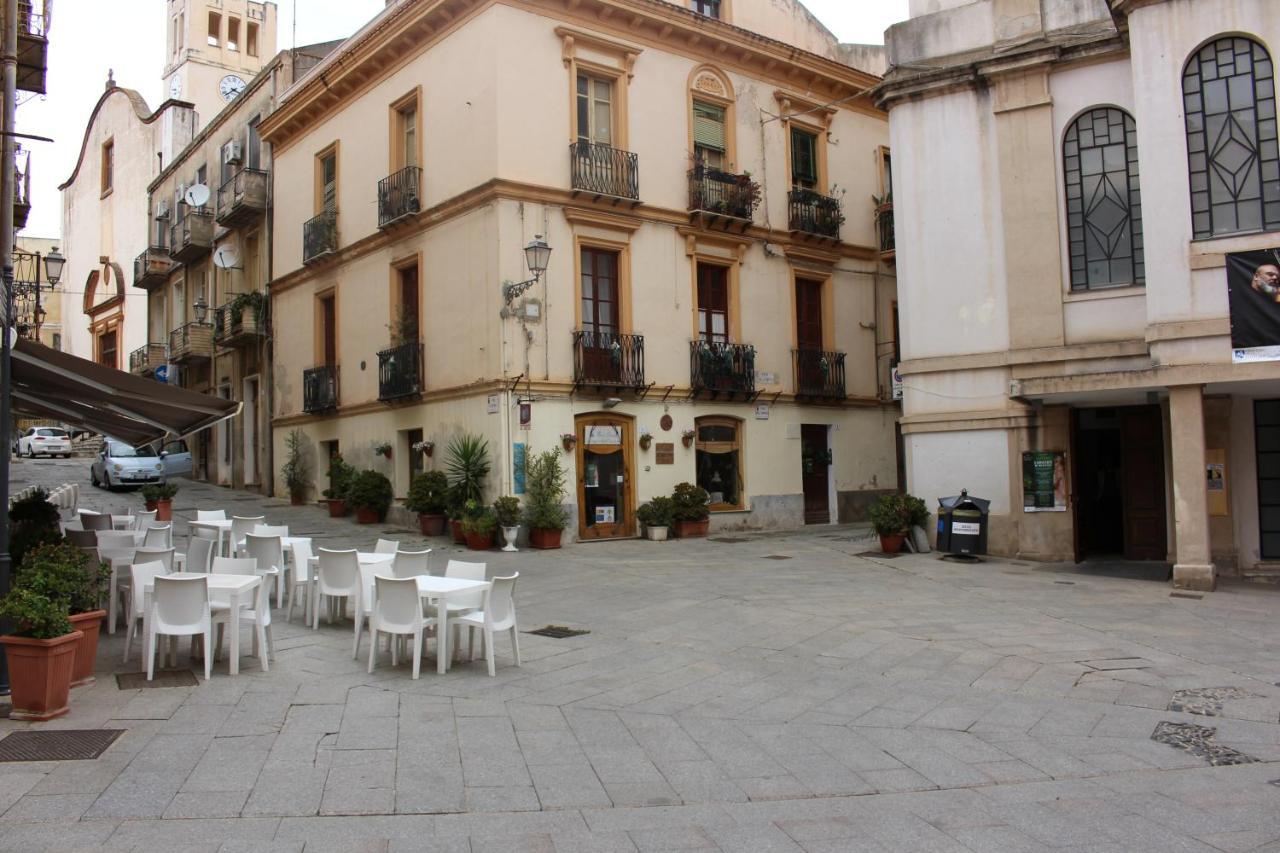 Via Cavour 19, Appartamento Del Conte Iglesias Exteriér fotografie